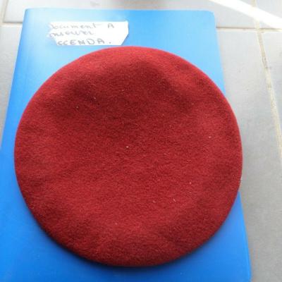 Beret rouge parachutiste