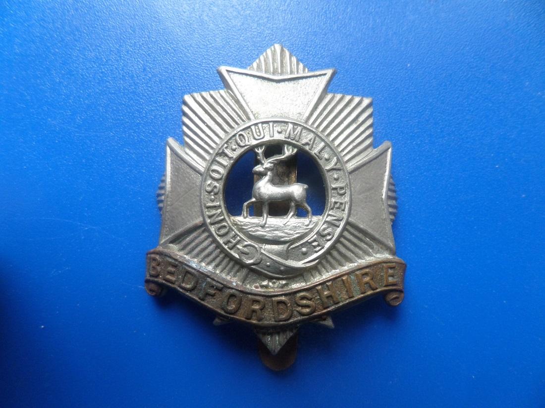 Cap badge du regiment du bedfordshire ww1