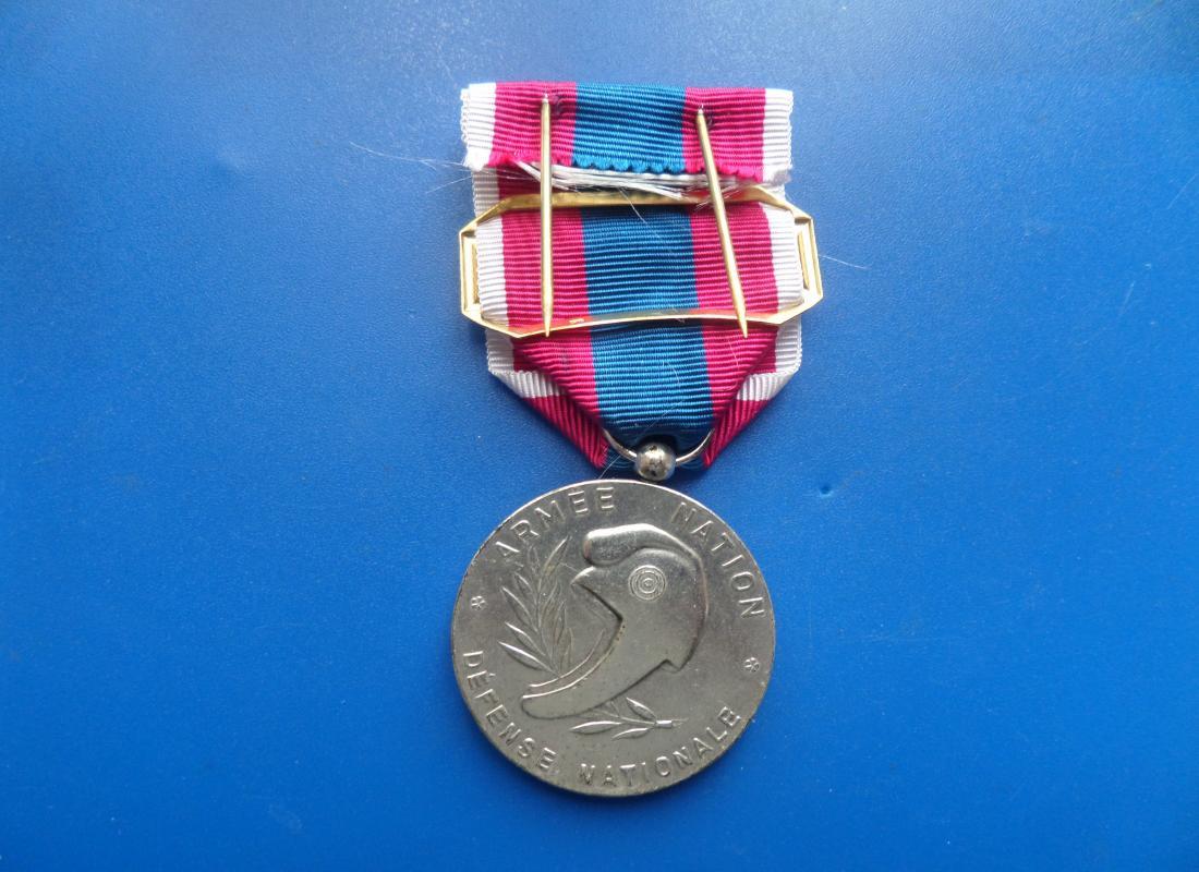 Defense nationale echelon argent barrette ex yougoslavie 1