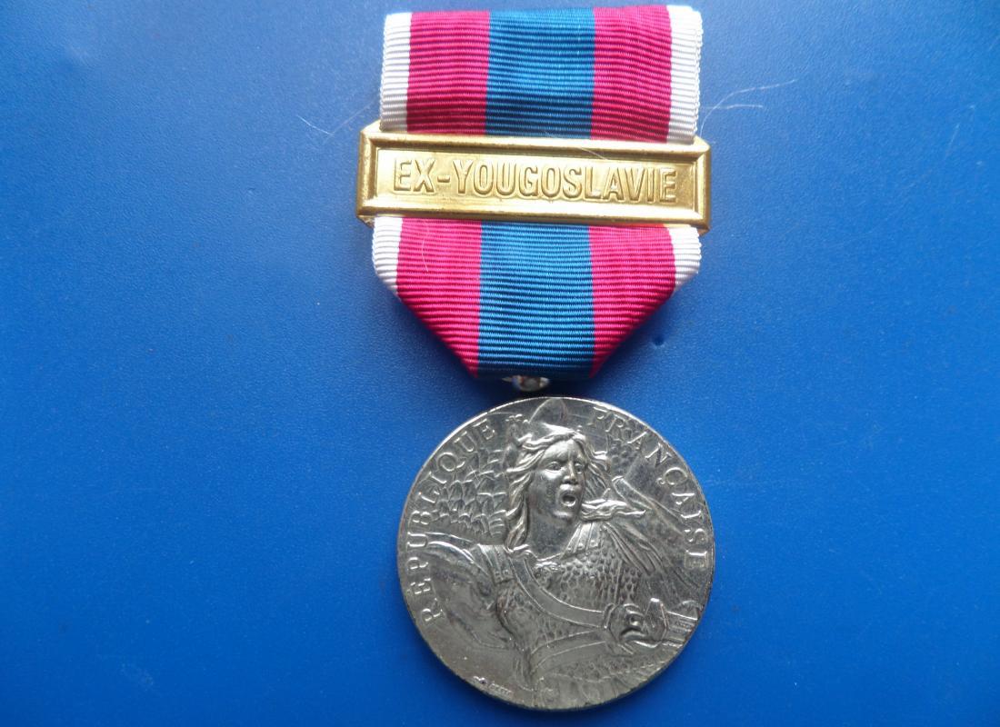 Defense nationale echelon argent barrette ex yougoslavie