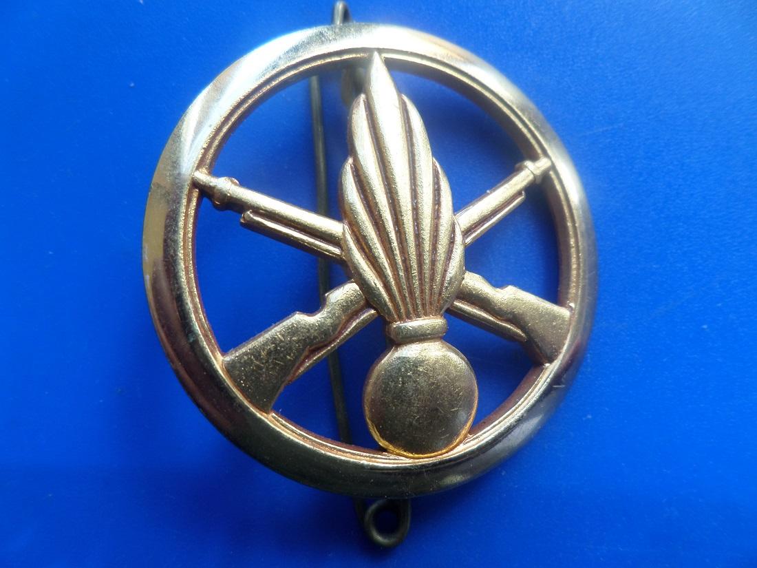 Militaria - Insigne Militaire - 2 Insignes de Beret du TRAIN - Fab. COINDEROUX et BERAUDY VAURE - Collection Militaria - Insigne Militaire - 2 Insignes de Beret du TRAIN - Fab. COINDEROUX et BERAUDY VAURE - Collection